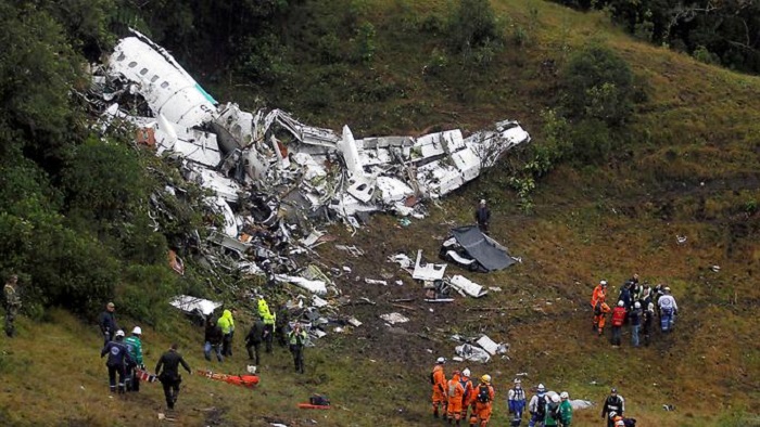 Flugzeug prallte ohne Treibstoff gegen Berg